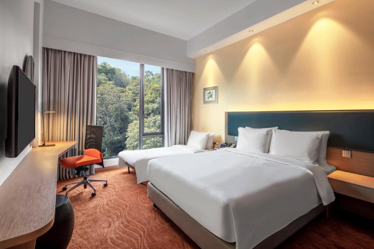 Holiday Inn Express Kota Kinabalu City Centre, An Ihg Hotel Exterior photo